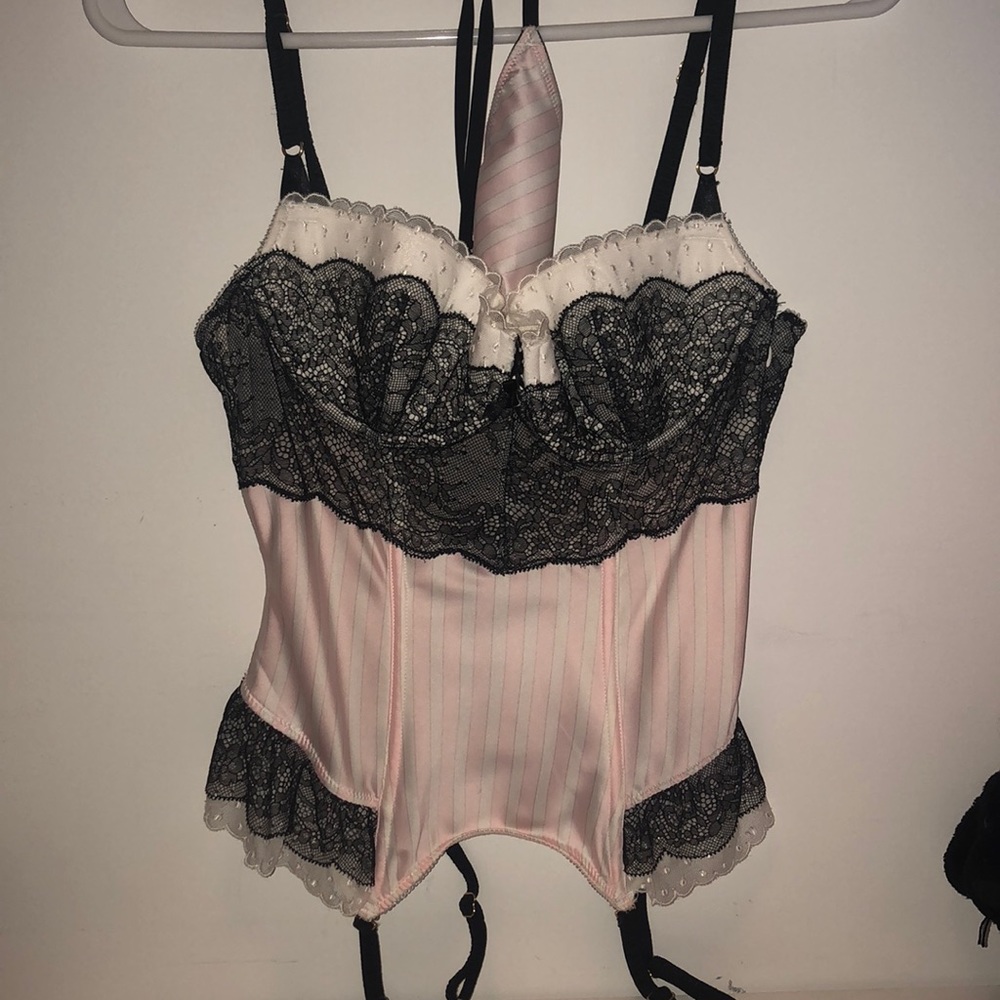 Victoria’s Secret lingerie 36B medium